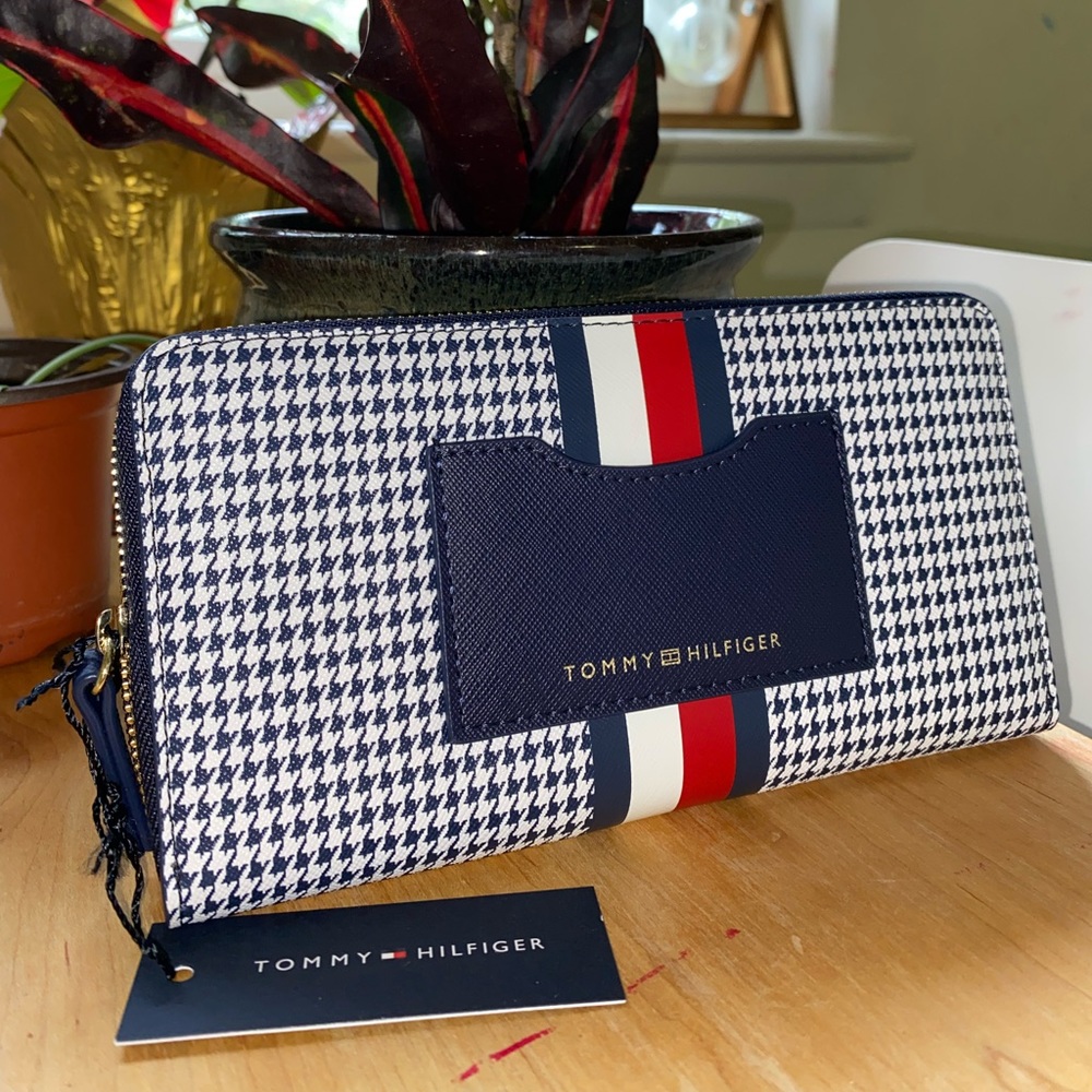 Tommy Hilfiger: Women’s Style Wallet 🖤🤍❤️